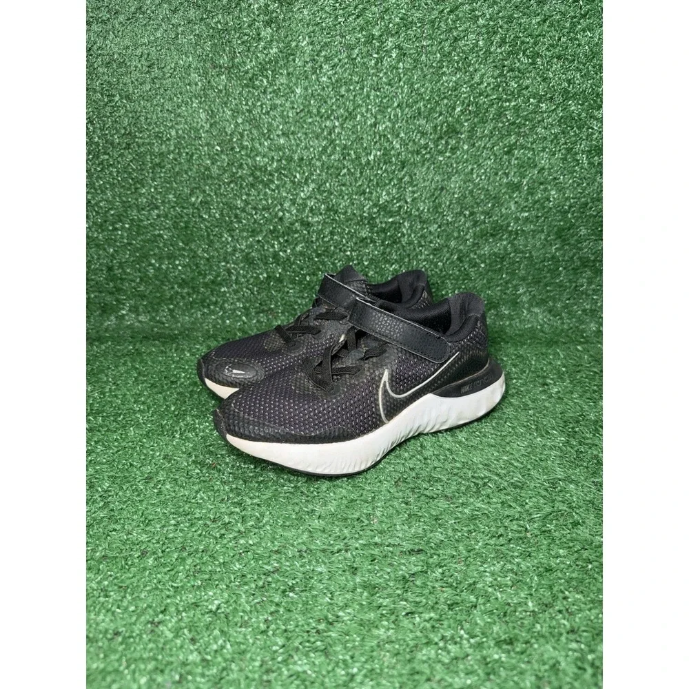 Nike Renew Run Youth Kids Size 1Y Black White Walking Shoes Comfort Sneakers